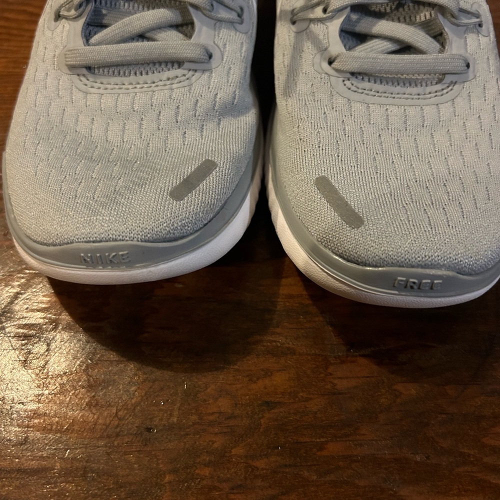 Nike - Picture 3 of 5